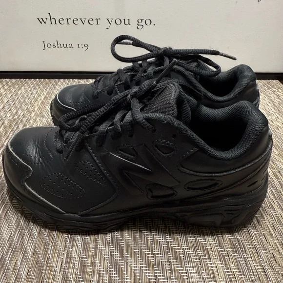 New Balance Kids Black Sneakers Boys SZ 13. Box9 - Picture 3 of 5